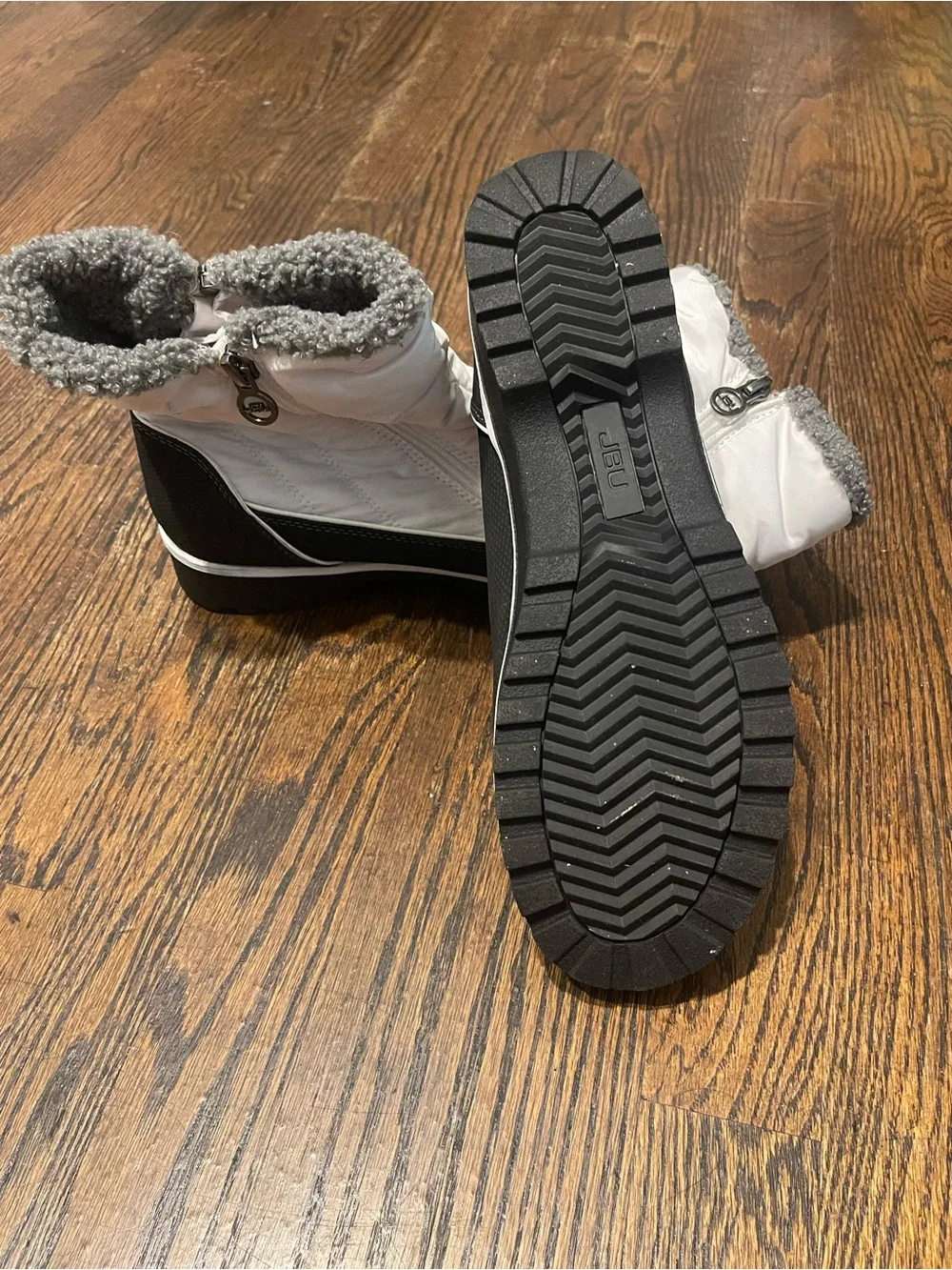 JBU Women's Light Gray and Black Insulated Winter Boots size 9.5